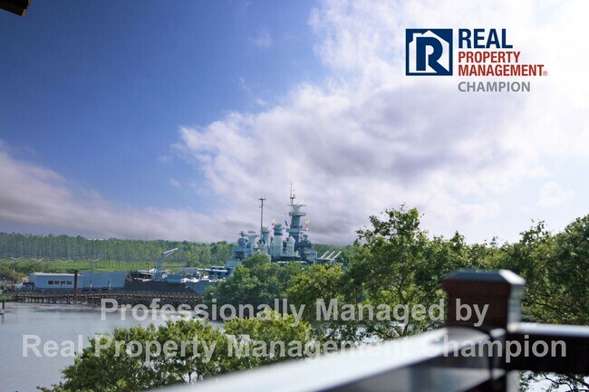 Building Photo - Luxury Condo with Water Views in Heart of ...