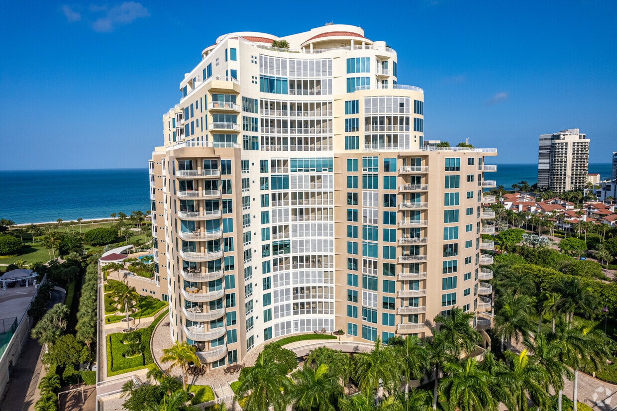 Aria at Park Shore Apartments in Naples, FL
