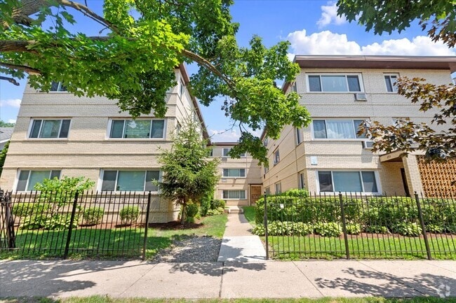 Building Photo - 6719 N Hermitage Ave