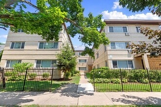 Building Photo - 6719 N Hermitage Ave
