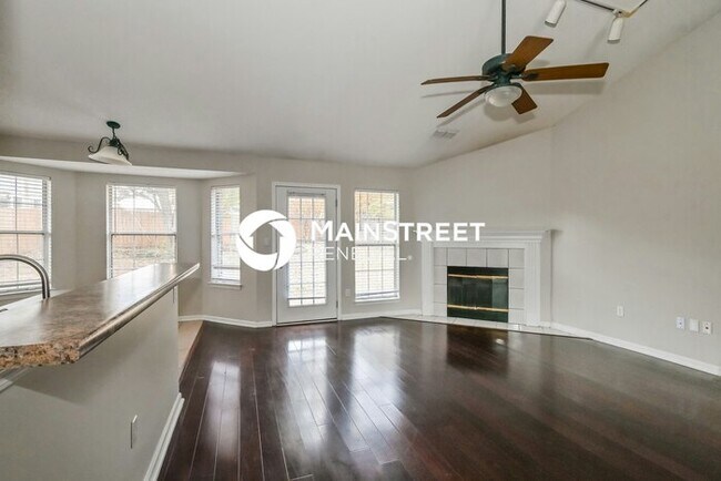 Building Photo - 4 Bedroom Pet-Friendly Home in MEMPHIS, TN with Main Street Renewal