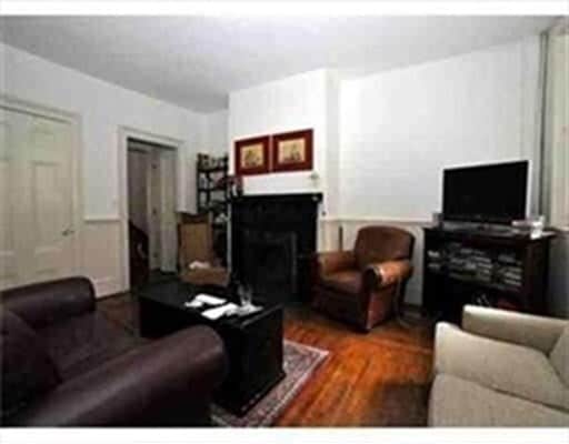 Building Photo - 19 Temple St