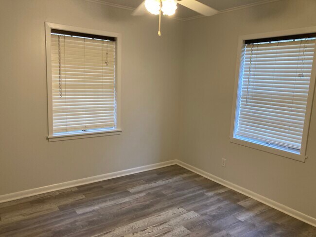 Foto del edificio - 323 Red Bluff Rd