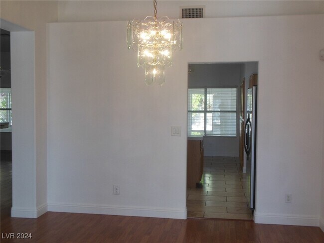 Building Photo - 3105 N St Tropez St
