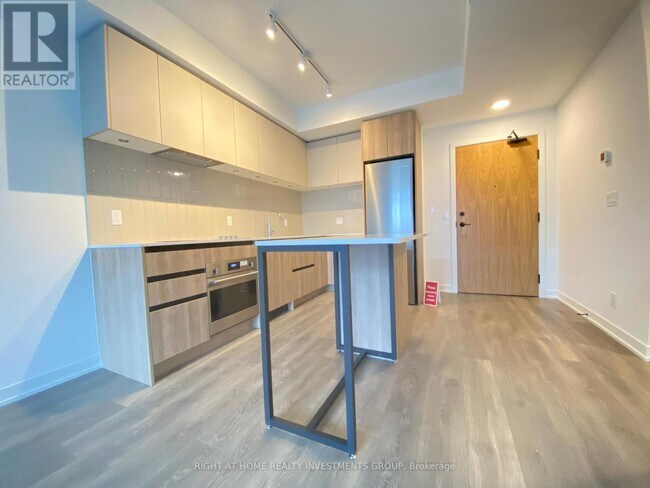 Building Photo - 7950 Bathurst St