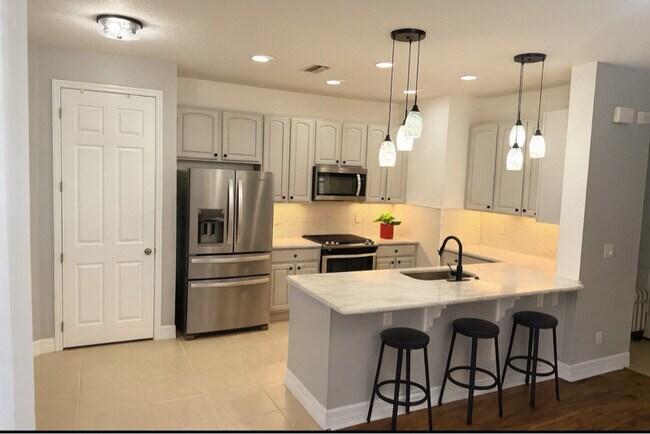 Foto del edificio - 531 Hedgewood Dr