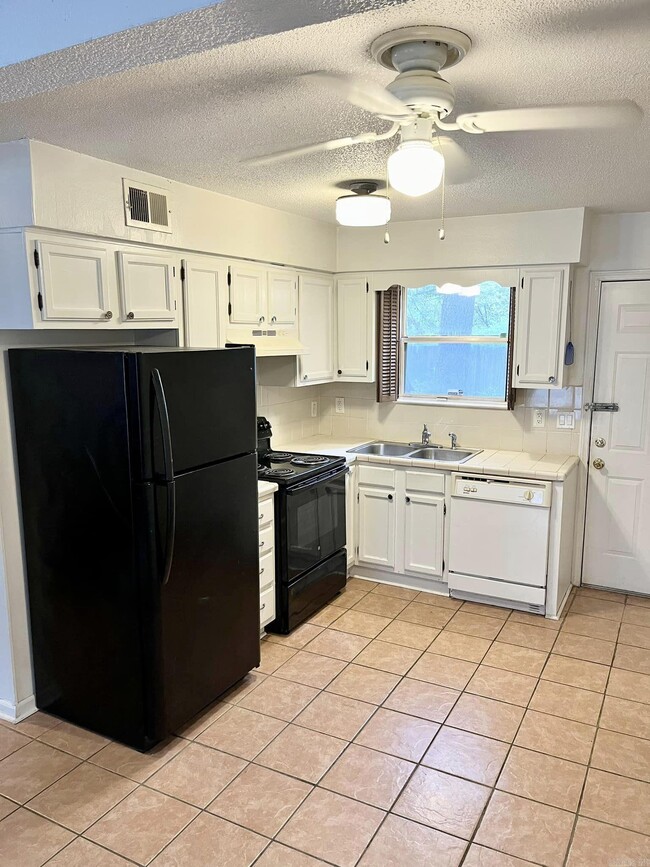 Building Photo - 7201 Stevenson Dr