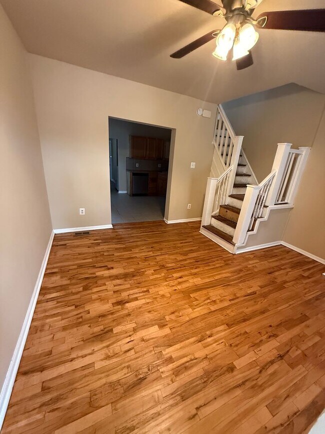 Foto del edificio - Reasonably priced three bedroom in West Ph...