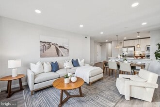 Building Photo - 135 S 19th St