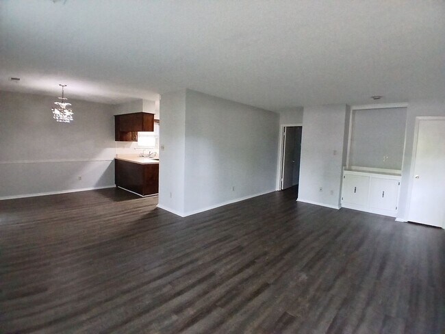 Foto del edificio - Freshly Transformed 3 bedroom home - Open To Section 8
