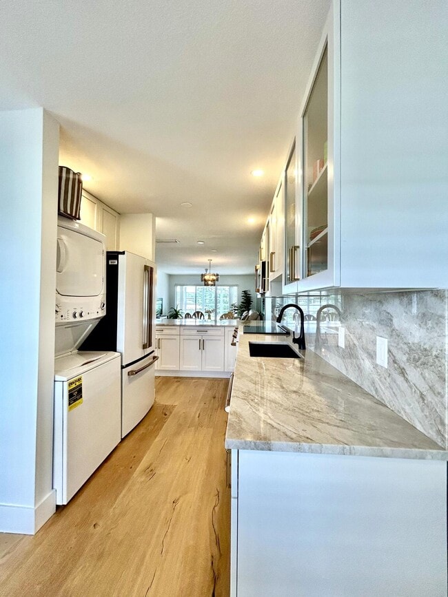 Building Photo - 1030 Silk Oak Terrace