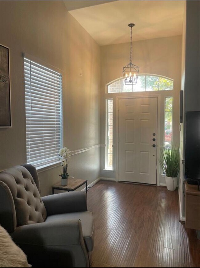 Building Photo - 21615 Falvel Sunset Ct