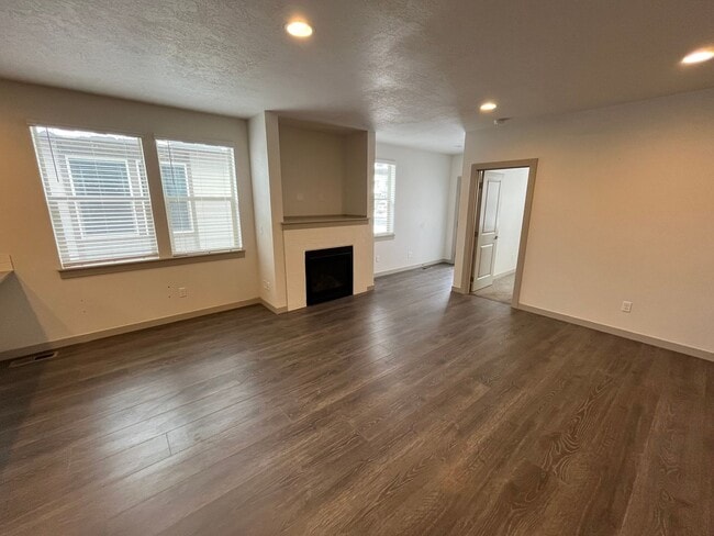 Foto del edificio - Newer 3 Bed/2 Bath Construction on Bend's Eastside - Cessna Drive