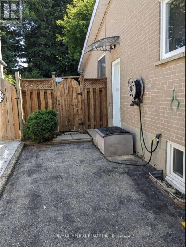 Building Photo - 65 Northey Dr