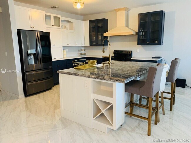 Foto del edificio - 18116 SW 29th St