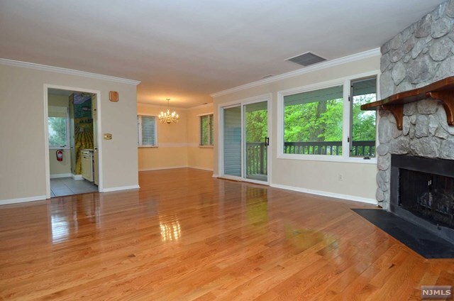 Building Photo - 126 Vreeland Ct