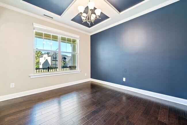 Foto del edificio - AVAILABLE IN MAY!  Stunning, like-new 4 bedroom, 4 bath home with large fenced yard!