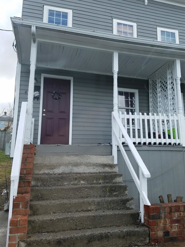 Primary Photo - 413 N Centre St