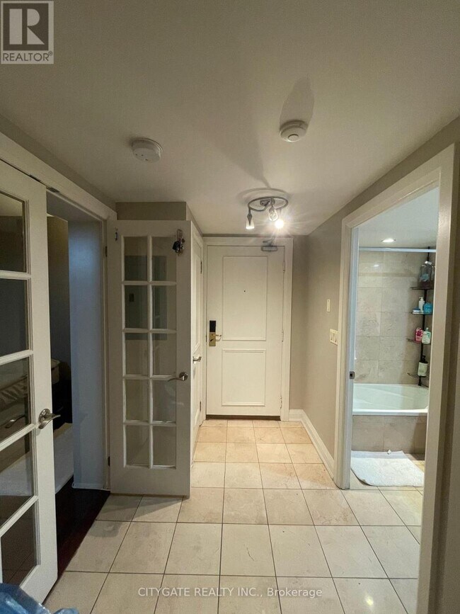 Building Photo - 2737 Keele St