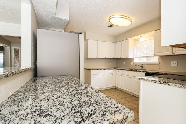 Foto del edificio - 24106 Creekview Dr