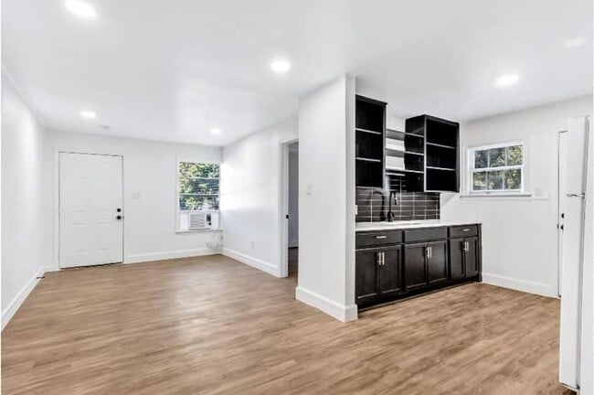 Foto del edificio - Charming 2 Bed / 1 Bath Duplex with Backyard