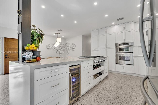 Foto del edificio - 3 br, 3 bath House - 8205 SW 63rd Pl