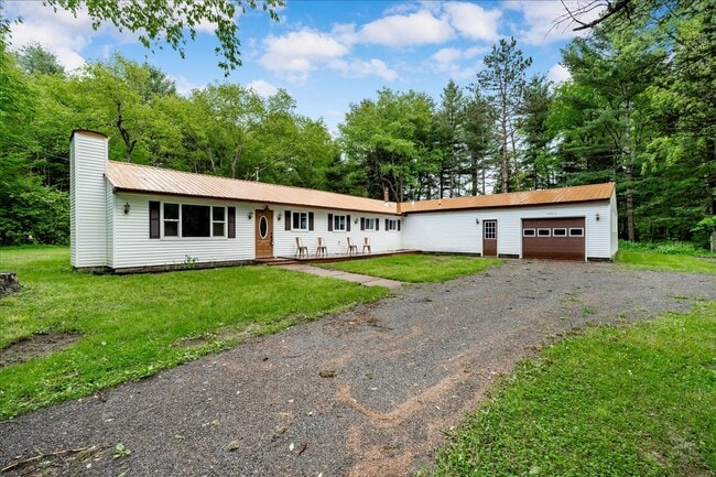 Building Photo - 4 bedroom 2 Bathroom Luxury Rental!