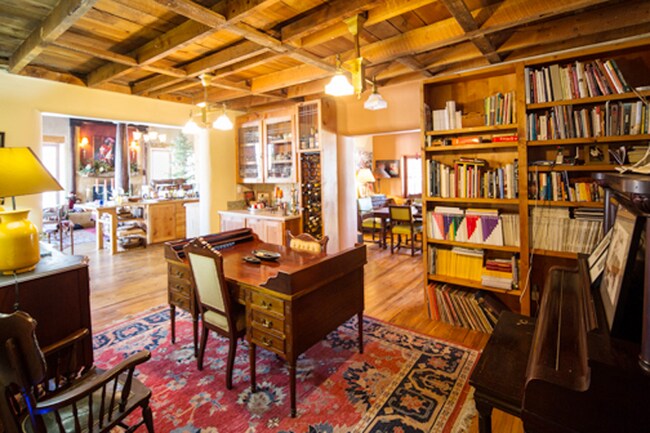 Foto del edificio - 519 La Lomita Rd