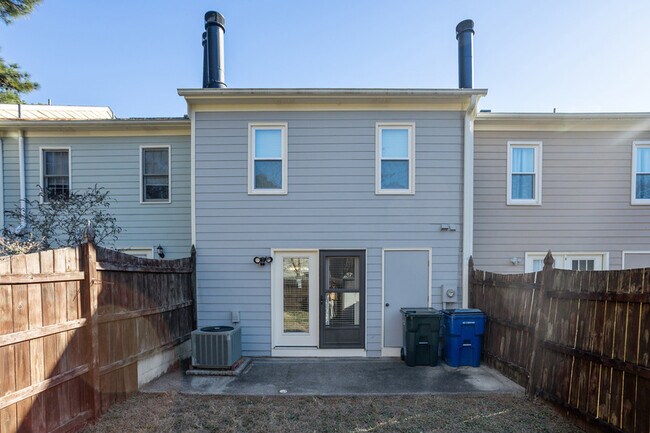 Foto del edificio - 5615 Wispy Willow Ln