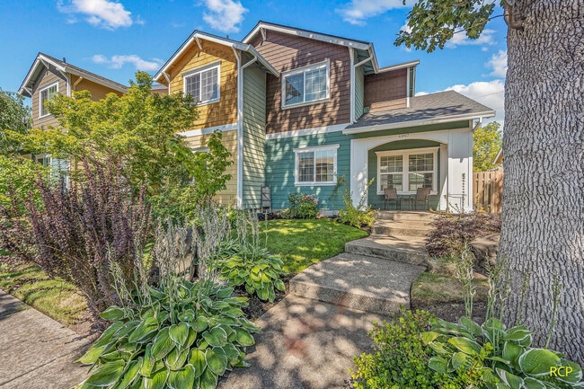 Building Photo - 6997 Northeast Birch Street