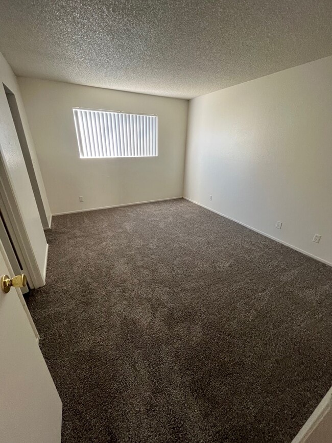 Building Photo - Chandll Apartments