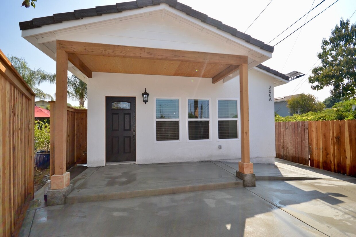 Primary Photo - Brand New 3 Bedroom Fullerton Back House