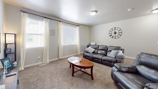 Foto del edificio - Spacious Townhome - 4 Bedrooms/3 Baths in South Jordan