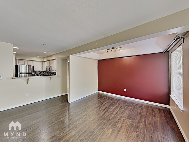 Building Photo - 2530 15th Ave W