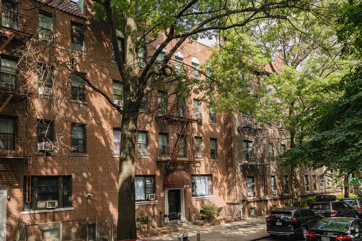 Building Photo - 3746 81st St