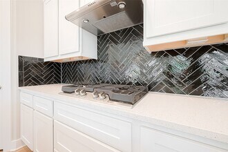 Building Photo - 10915 Brambling Wood Dr