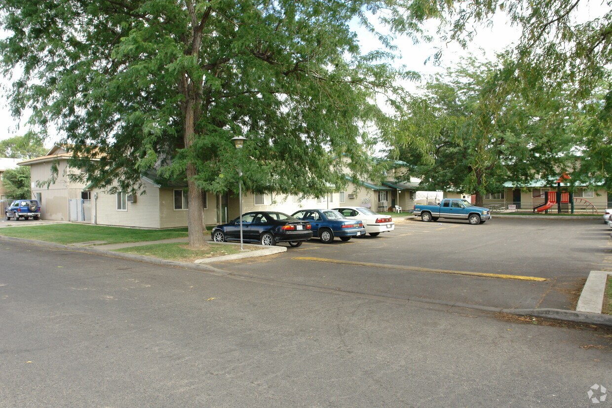 Building Photo - Willow Lane Apartments