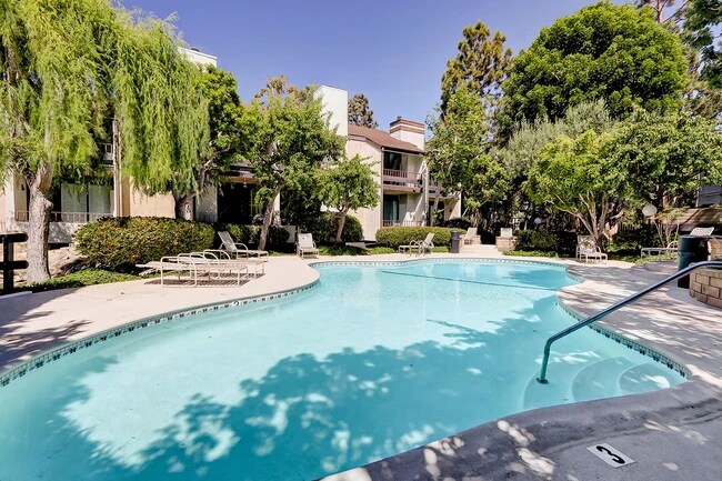 Foto del edificio - 8675 Falmouth Ave