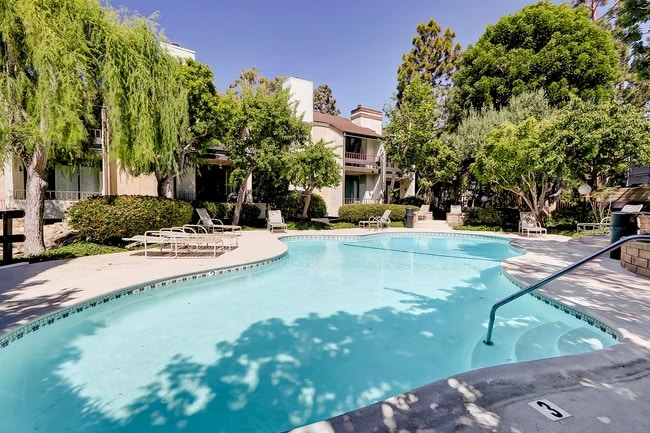 Building Photo - 8675 Falmouth Ave