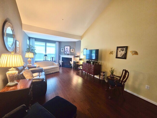 Building Photo - Stunning 4 BR/3 BA EOG Townhome in Elkridge!
