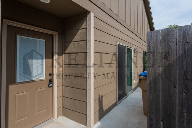 Foto del edificio - 914 W Onewood Pl