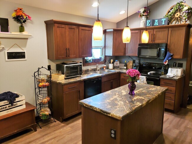 Foto del edificio - Downtown Shopping Centers + Washer & Dryer...