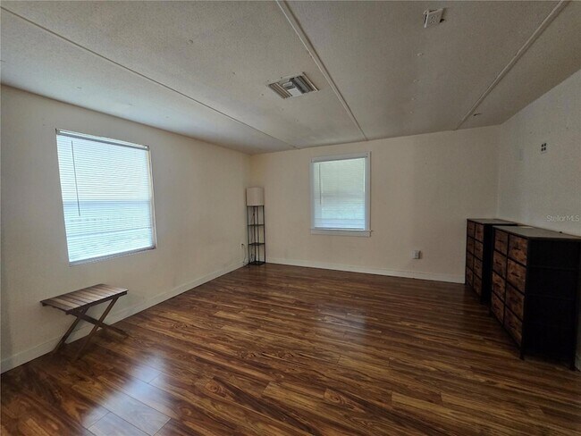 Foto del edificio - 55646 Carl St