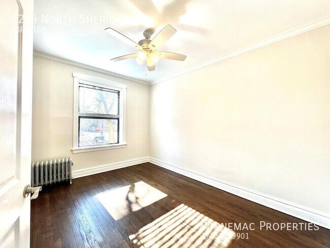 Foto del edificio - 7223 North Sheridan-2