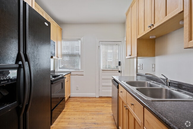 3BR, 2BA - 1,420SF - Kitchen - 1139 14th St S