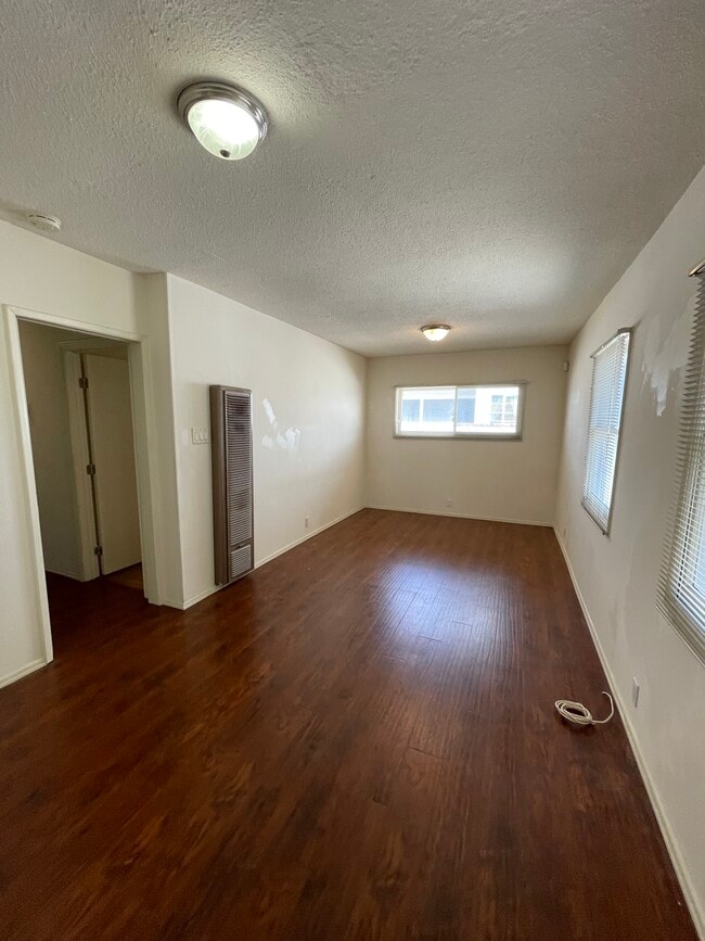 Foto del edificio - 2512 Nelson Ave