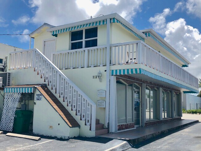 Apartamento entero de 2 dormitorios y 1 baños en planta alta - 112 S Federal Hwy