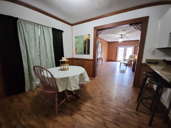 Foto del edificio - 4214 Ferndale Dr