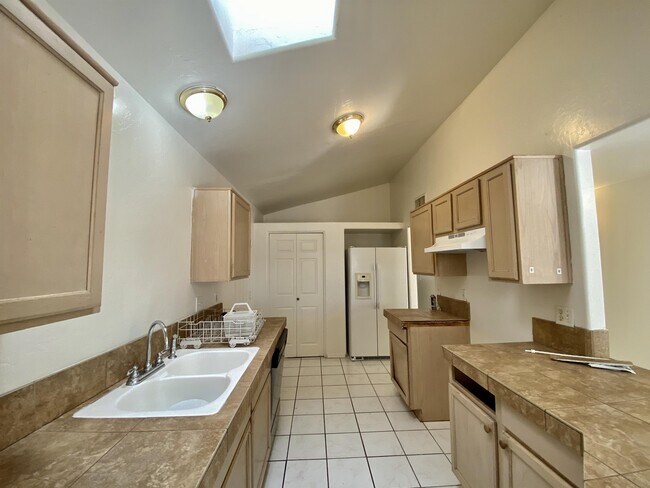 Building Photo - 1259 S Camino Del Sierra