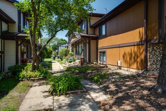 Building Photo - 6278 Kit Carson Dr